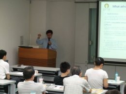 工研院機械所先進製造組 成果展示─滾印式微結構無炫光學膜技術